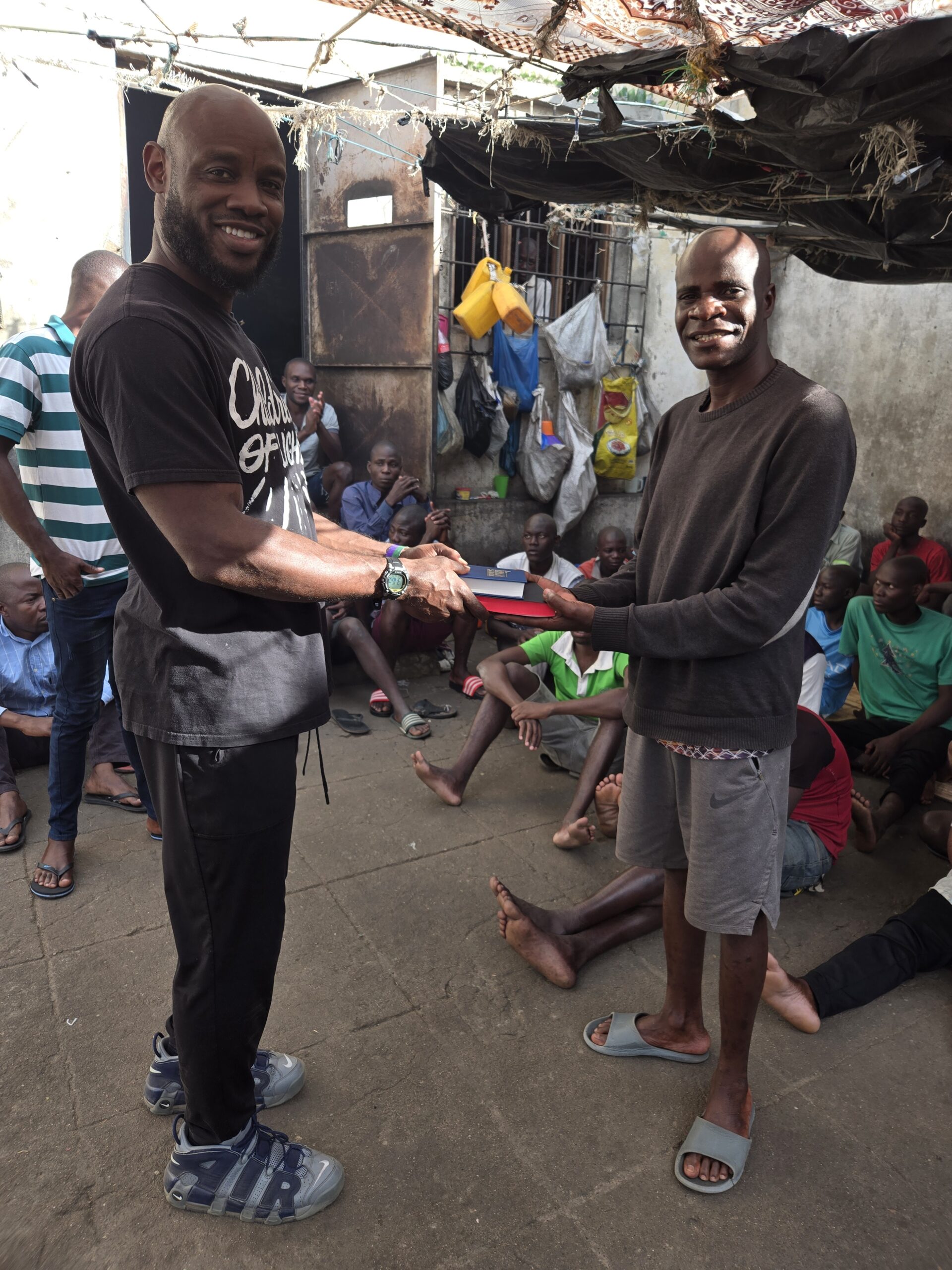 Pastor Omar handing out Bibles to inmates